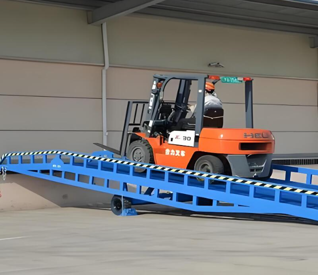 黔南移动式卸货平台（叉车用）